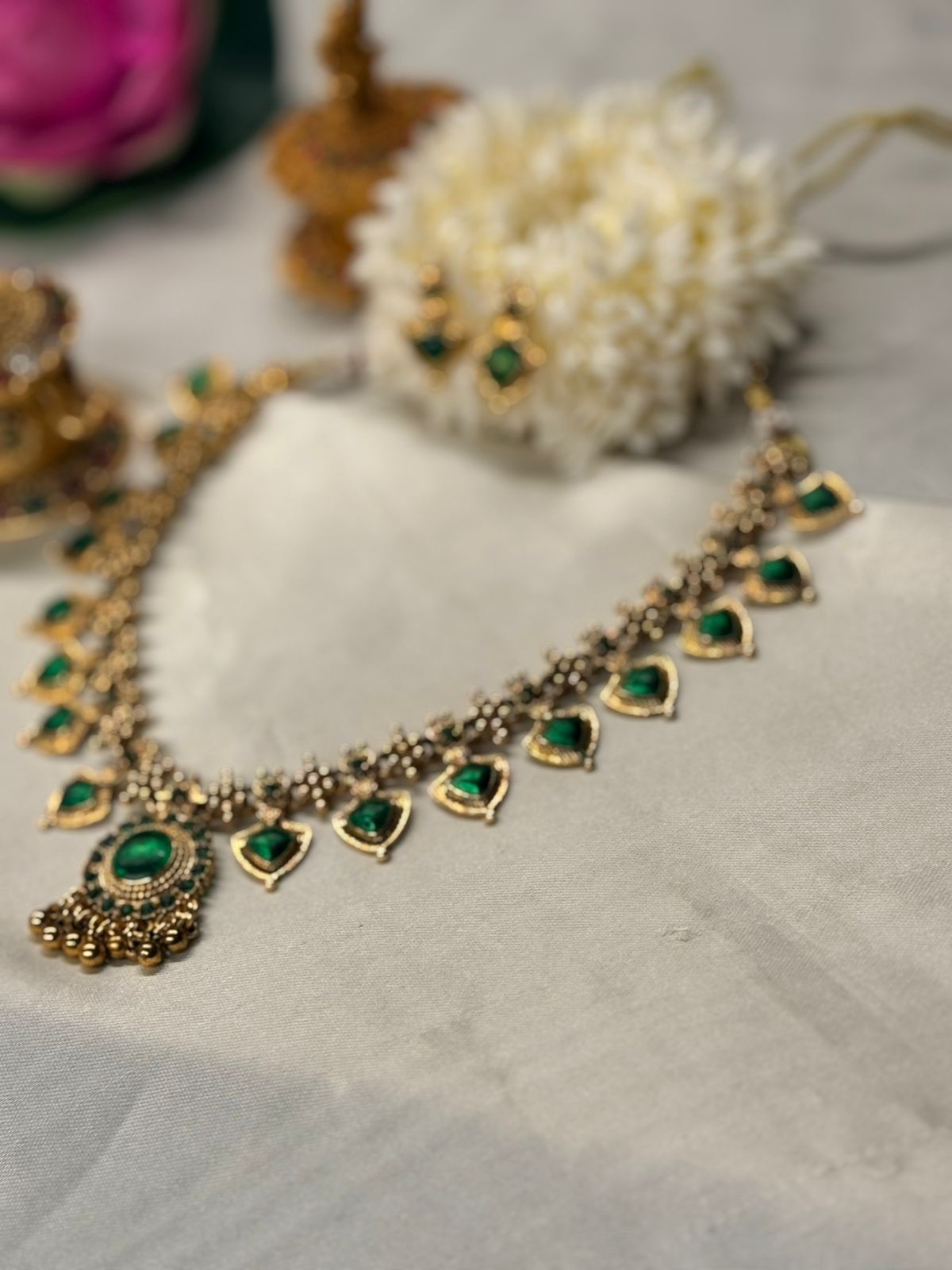 vishu collectionm,Emerald Green Stone Antique Necklace Set,llb838