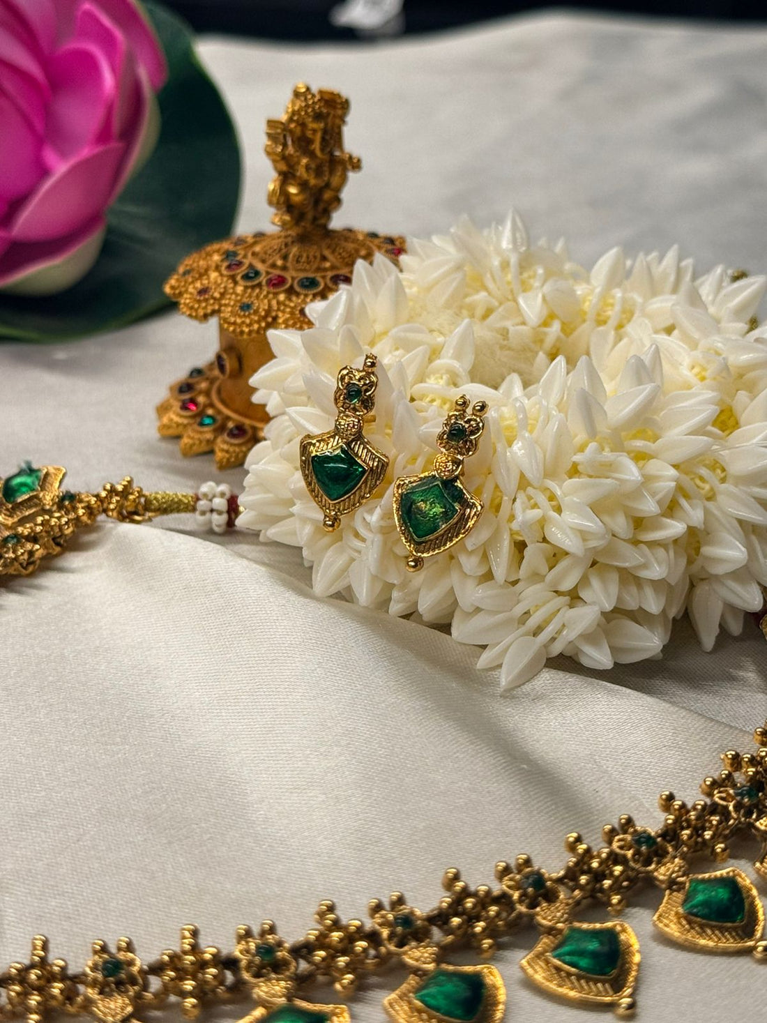 vishu collectionm,Emerald Green Stone Antique Necklace Set,llb838