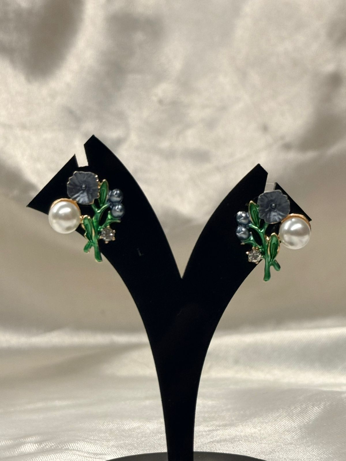 Elegant Floral Pearl Stud Earrings ,llb844