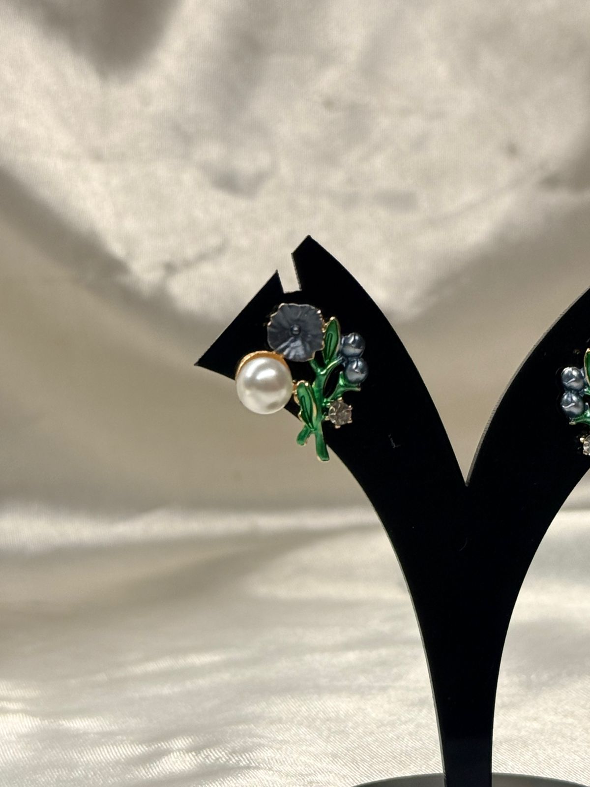 Elegant Floral Pearl Stud Earrings ,llb844