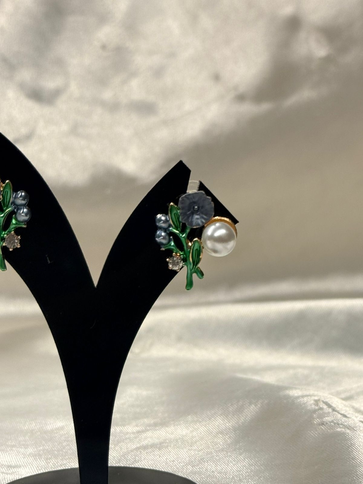 Elegant Floral Pearl Stud Earrings ,llb844