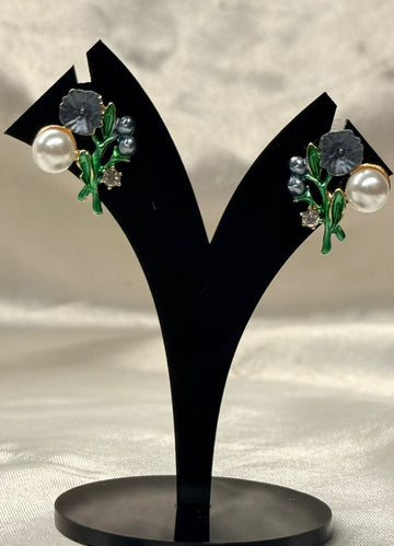 Elegant Floral Pearl Stud Earrings ,llb844