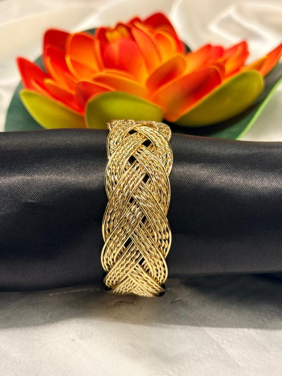 Elegant Braided Gold Bracelet – Luxury Handcrafted Jewelry,llb414