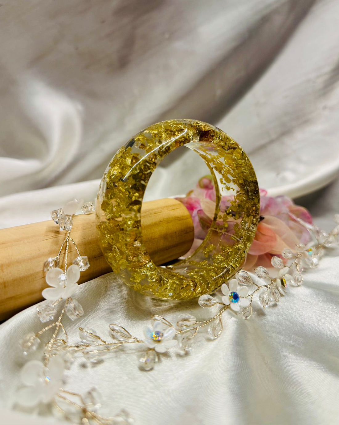 Handcrafted Gold Leaf Bangle – Trendy Resin Jewellery for Women,llb316