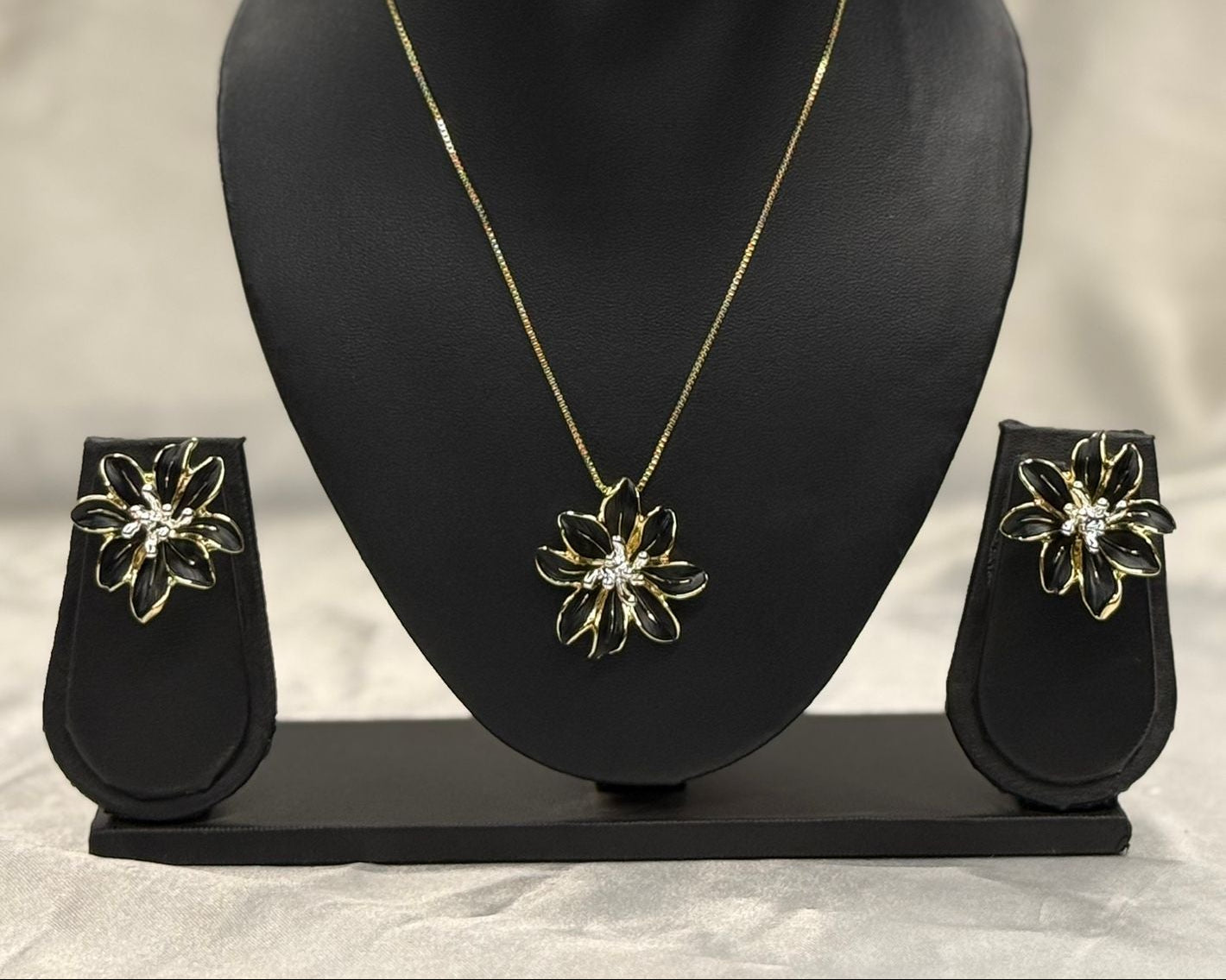 daily use anti tarnish  black flower necklace, llb570