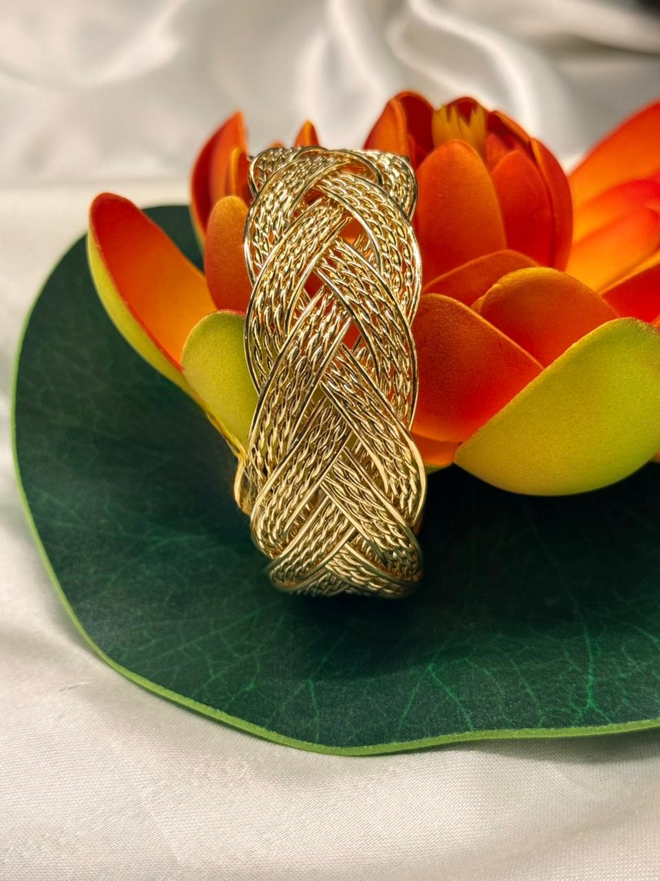 Elegant Braided Gold Bracelet – Luxury Handcrafted Jewelry,llb414