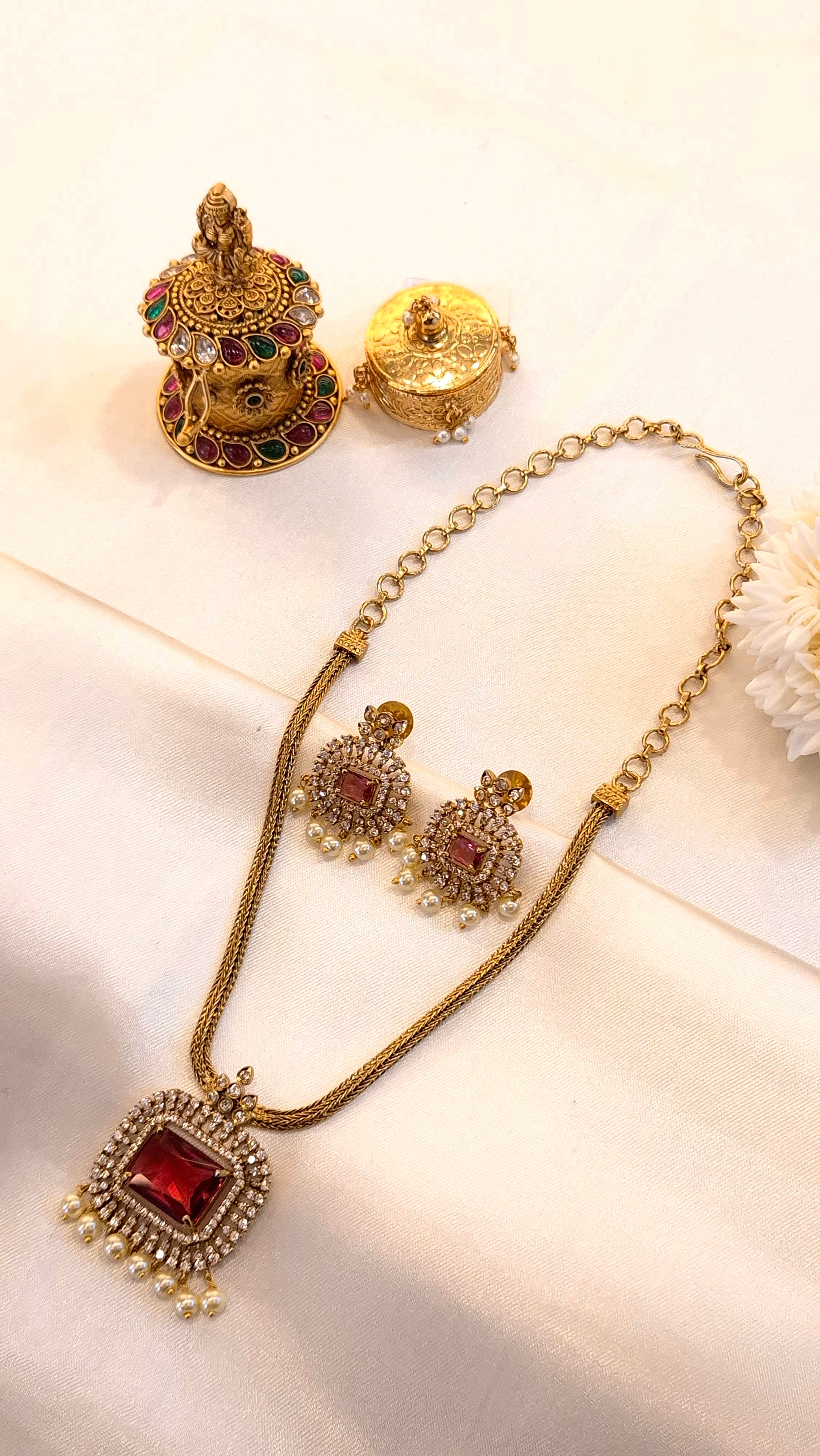 Red Stone Studded Antique Finish