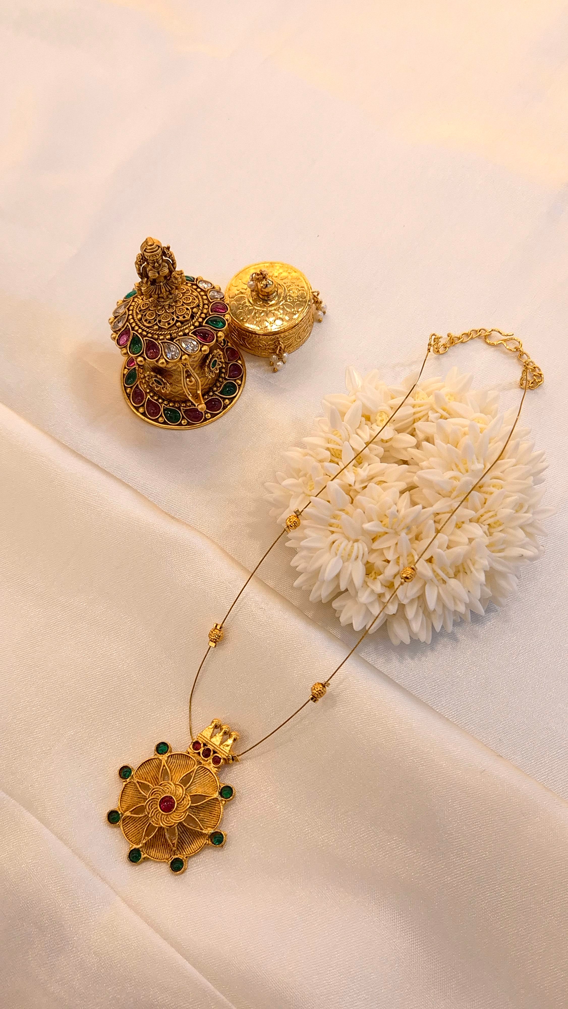 Traditional Pendant Chain